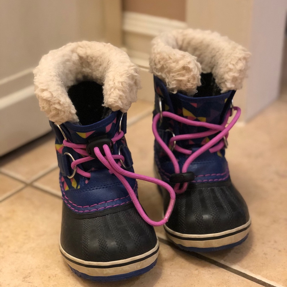 Sorel boots 9 toddler gently used